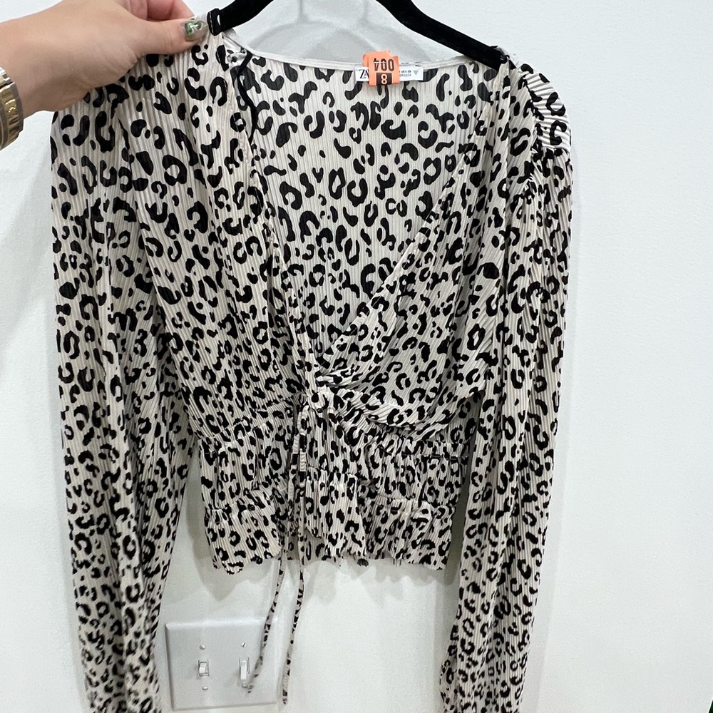 Zara cheata black and white top M